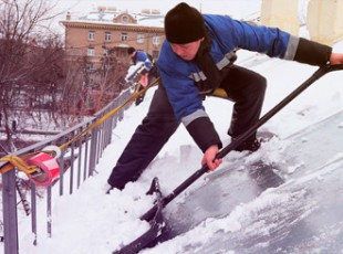 Очистка крыш от снега